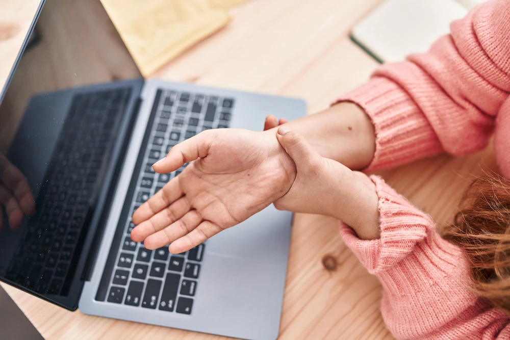 Patient experiencing wrist pain from carpal tunnel syndrome