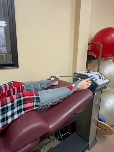 Knee-decompression-spinal-decompression-machine